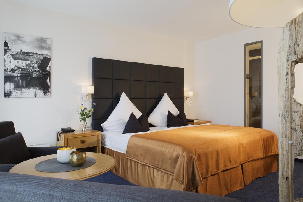 Hafenhotel Pommernyacht 웨케문데 객실 사진