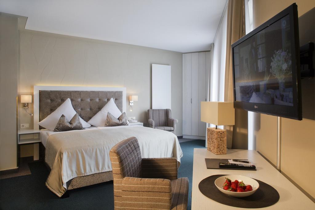 Hafenhotel Pommernyacht 웨케문데 객실 사진