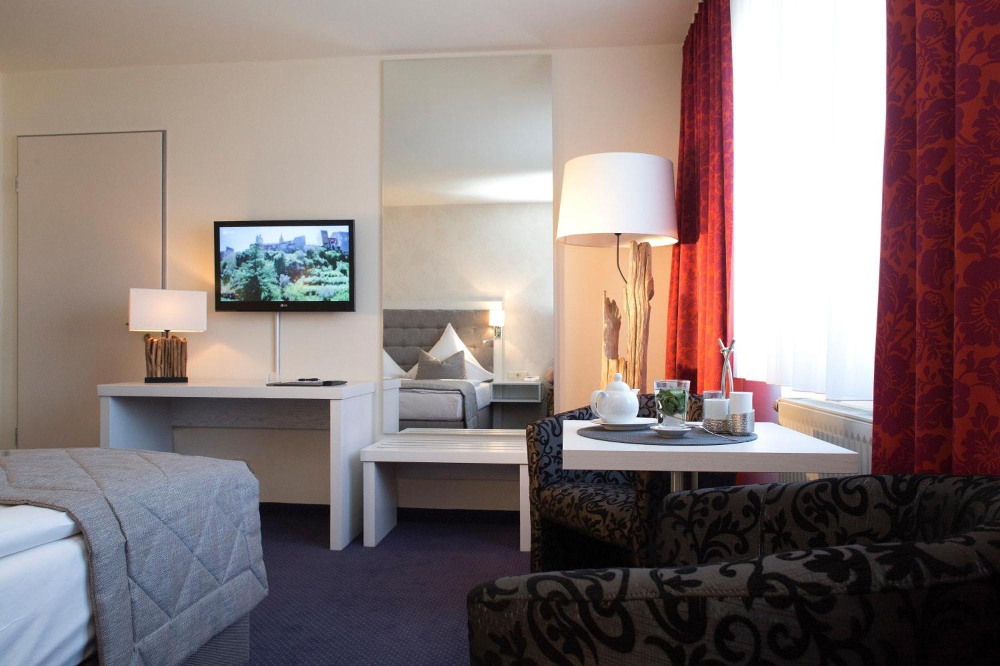 Hafenhotel Pommernyacht 웨케문데 외부 사진